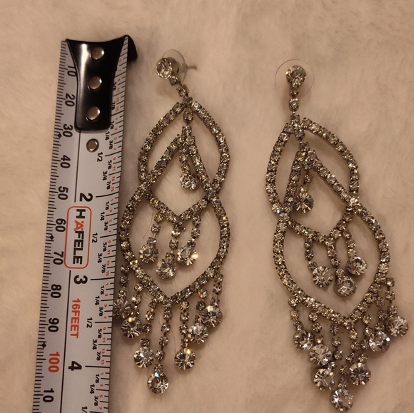 NEW! Vintage Cache Dangling Earrings - Picture 8 of 8